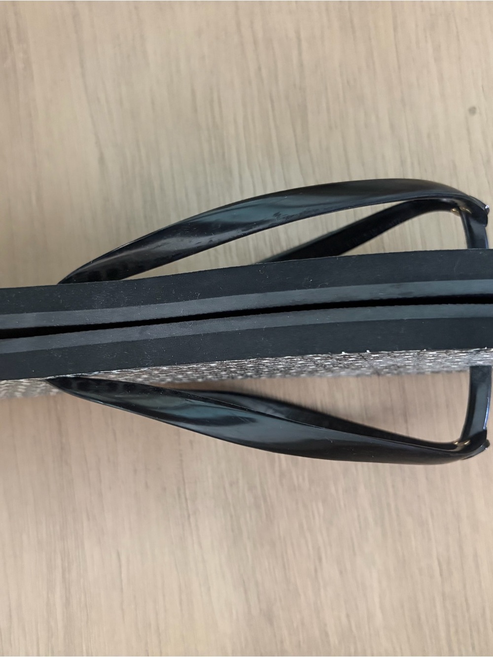 Tory Burch Black & White Chelsea Flip Flop Sandals 9 - Picture 7 of 14